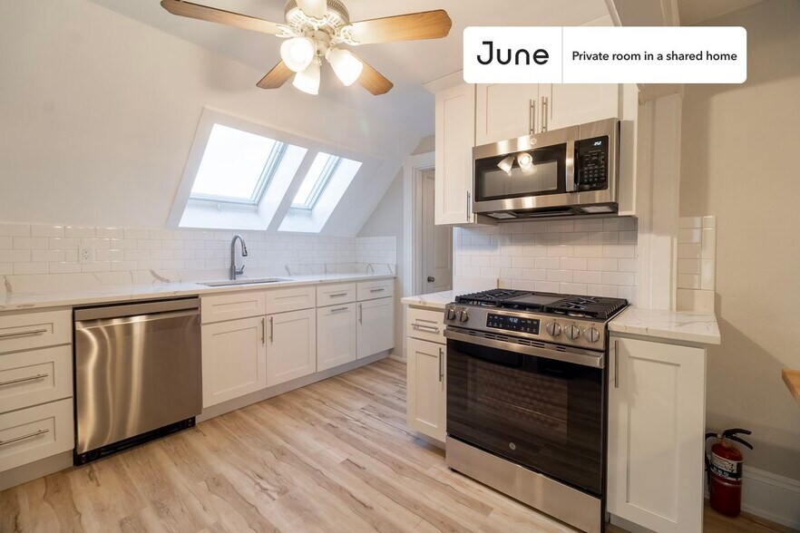 Building Photo - Room in Shared 3 bed/1 bath home