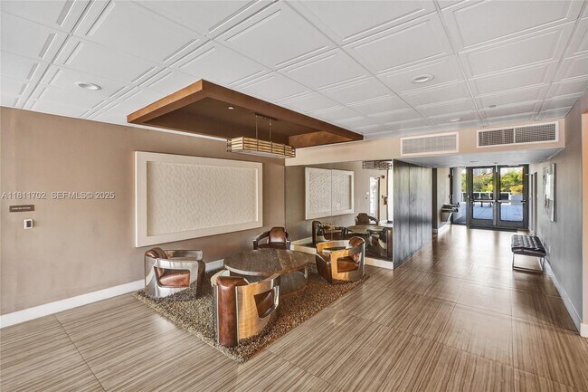 Building Photo - 3625 N Country Club Dr