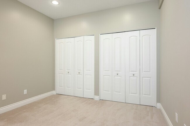 Building Photo - 217 S Irena Ave