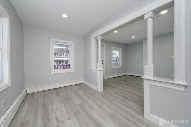 Building Photo - 408 David St