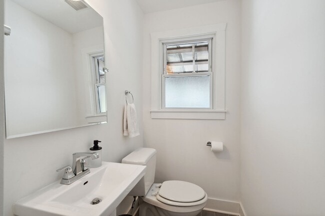 Building Photo - 828 Kirkwood Ave