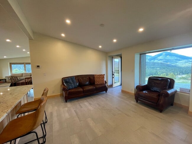 Building Photo - Rural 3 Bedroom, 2 Bath - Ruch & Applegate River Area