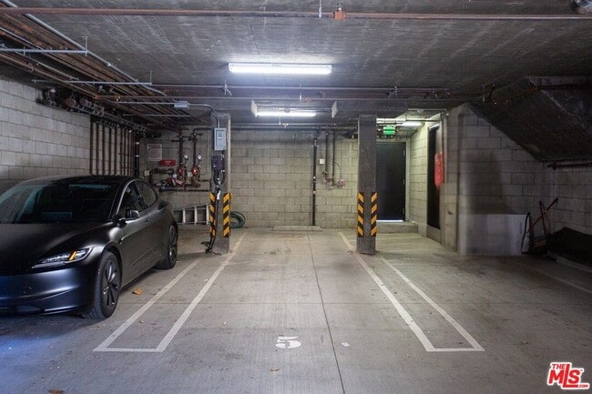 Building Photo - 8639 Whitworth Dr