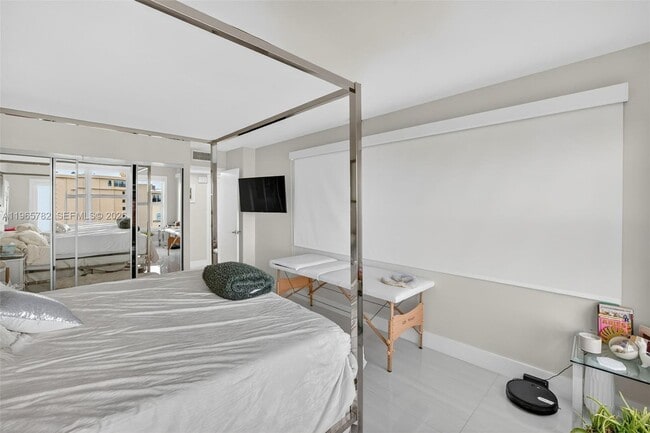 Building Photo - 3000 E Sunrise Blvd