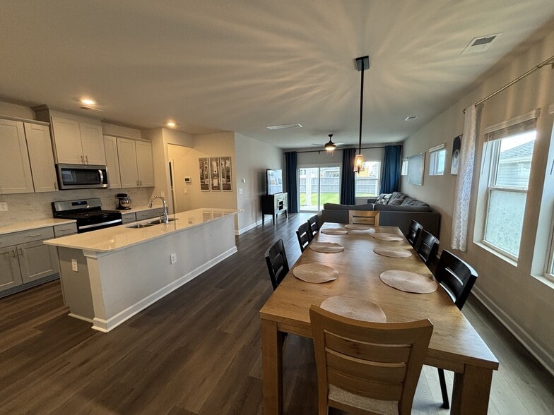 Building Photo - 702 Whitebark Dr