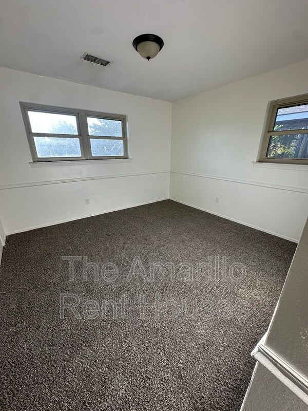 Building Photo - 5100 Mesa Cir