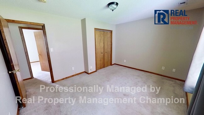 Building Photo - Charming home on Quiet Cul-de-Sac with Ful...