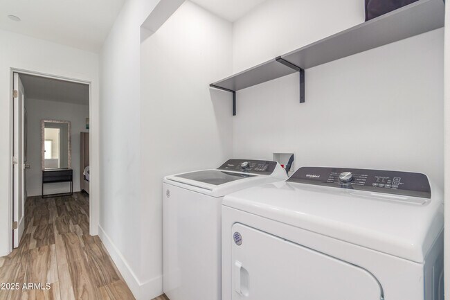 Building Photo - 6020 N 77th Pl