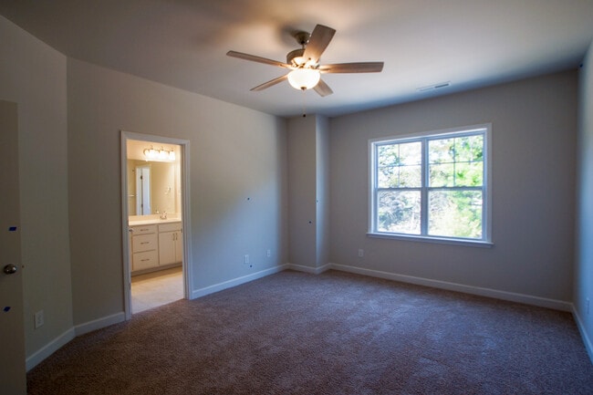 Building Photo - 313 Conrad Ln