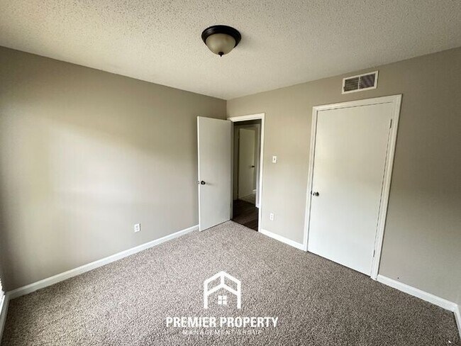 Building Photo - 4440 Castle Heights Dr