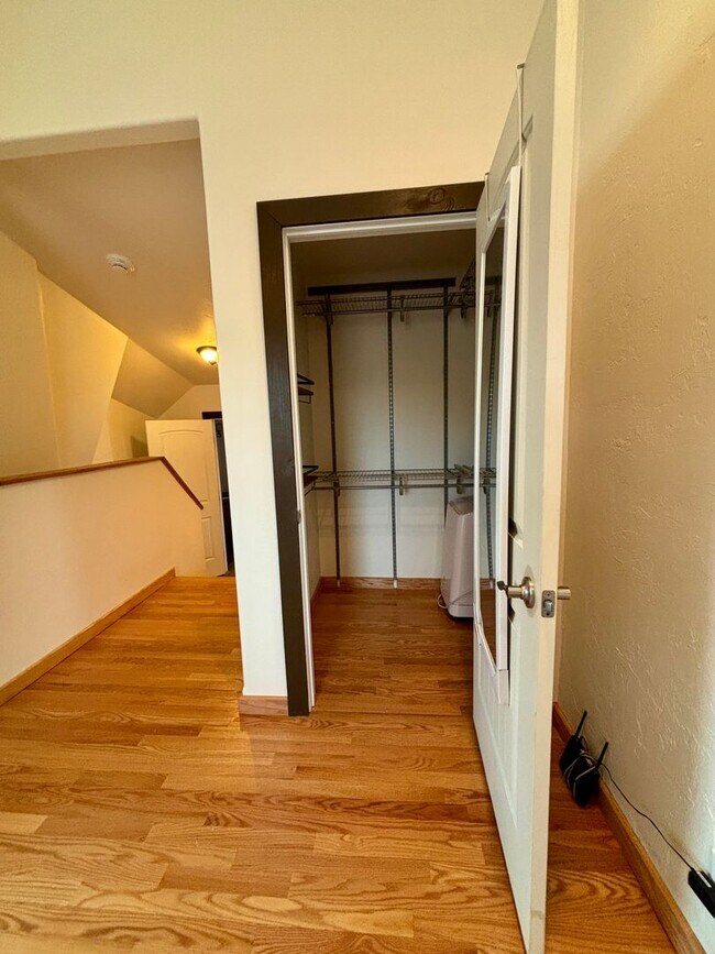Building Photo - 1 Bed 1 Bath Condo in the heart of Down Town!