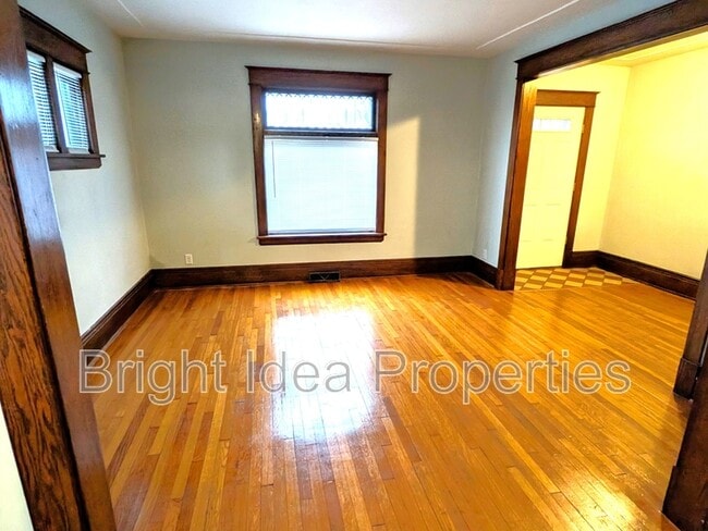 Building Photo - 801 4th St E