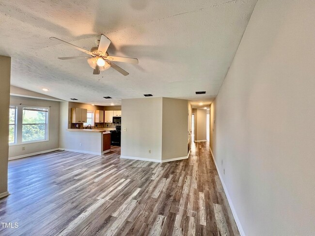 Building Photo - 1006 Wood Creek Dr