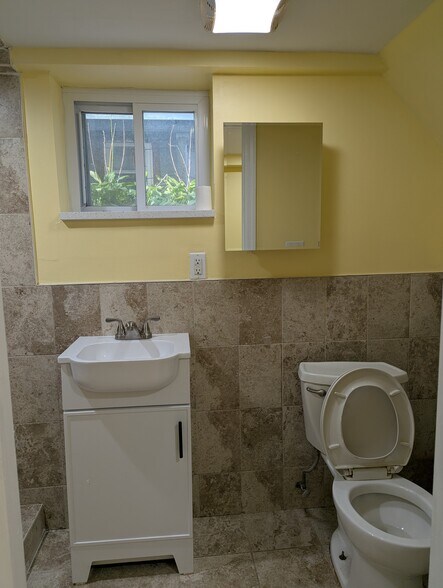 Building Photo - 174 Wright St