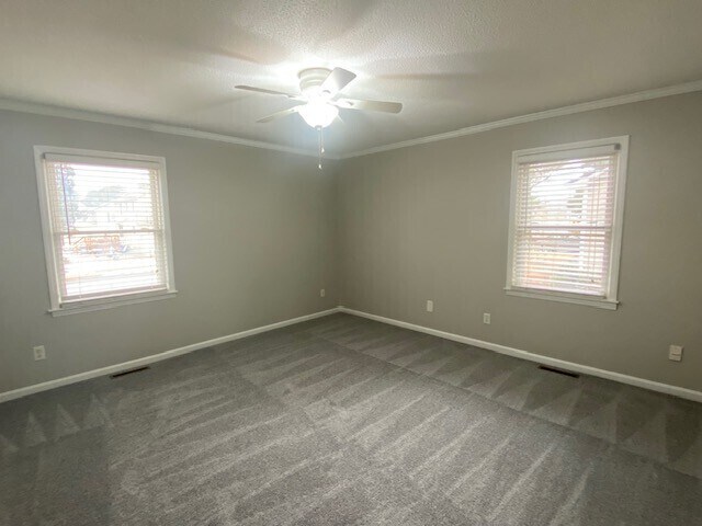 Building Photo - 3 Bedroom House