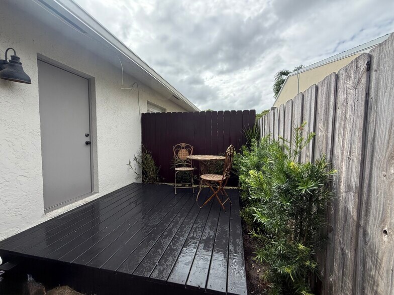 Outdoor private patio - 1404 NW 6th Ave