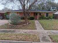 Building Photo - 4606 Begonia St