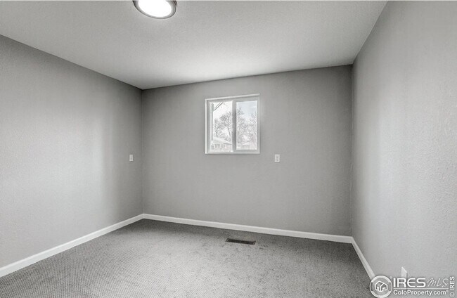 Building Photo - 4 Bedroom Single Family Home in Denver