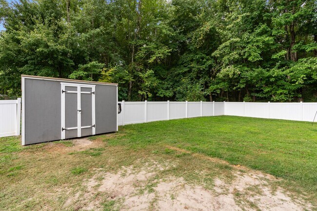 Building Photo - Charming 3-Bedroom Home in Suffolk!