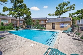 Building Photo - 3303 W Greenridge Dr
