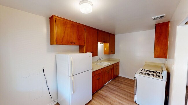 Building Photo - 1030 Isabella Ave