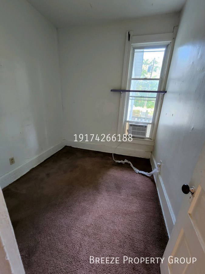 Building Photo - 323 Champion St