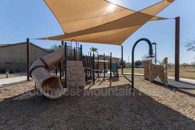 Building Photo - 17809 W Lincoln St