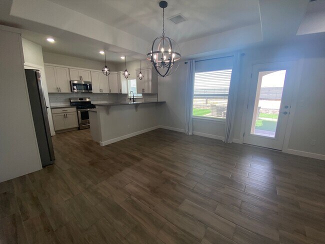 Building Photo - East El Paso 4 bed 2 bath Refrig A/C with gorgeous landscaping!