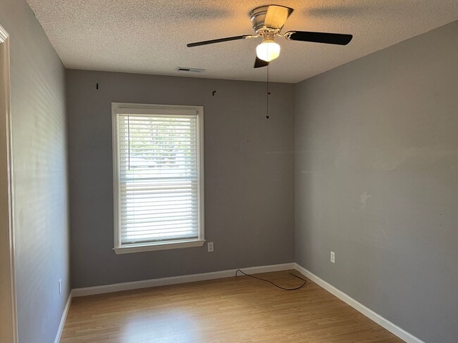 Building Photo - 1136 Longleaf Rd