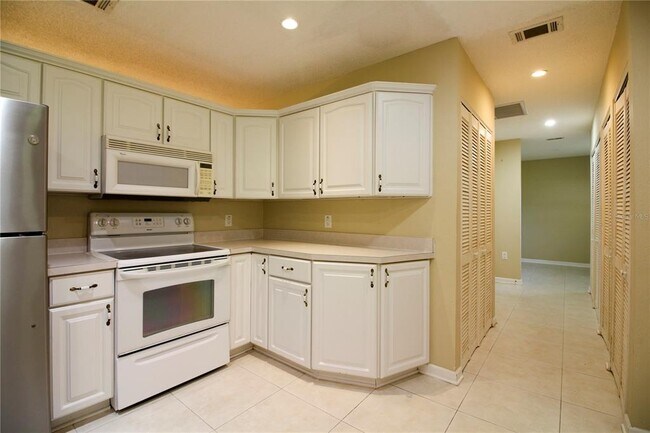 Building Photo - 1311 Glenview Ln