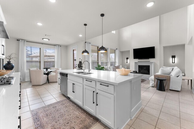 Building Photo - 15026 La Strada Dr