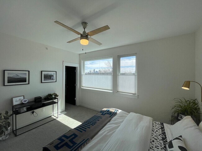 Building Photo - Modern 2BR + Office Townhome with Rooftop Deck in Prime Sunnyside/Highlands Location