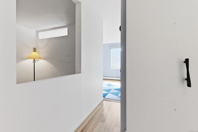 Building Photo - 40 Owen St