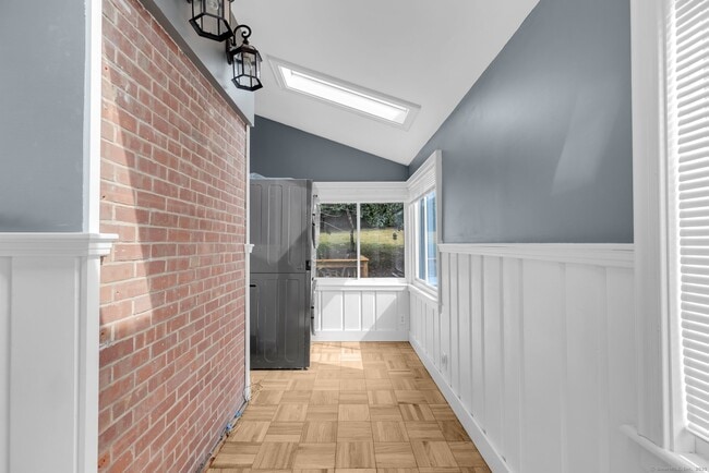 Building Photo - 23 Oldroyd St