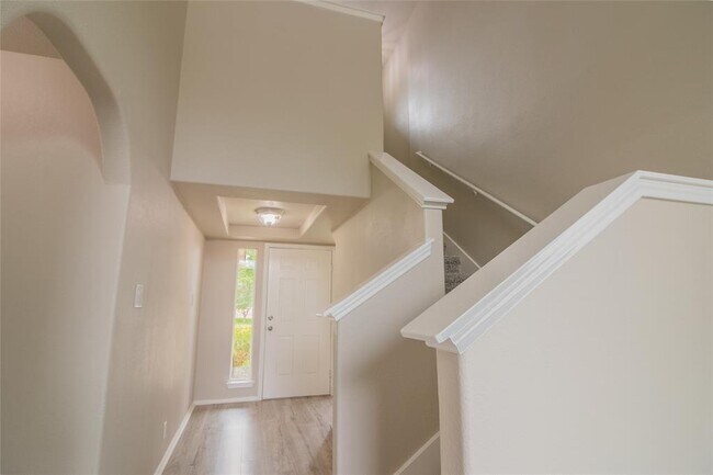 Building Photo - 117 Otono Loop