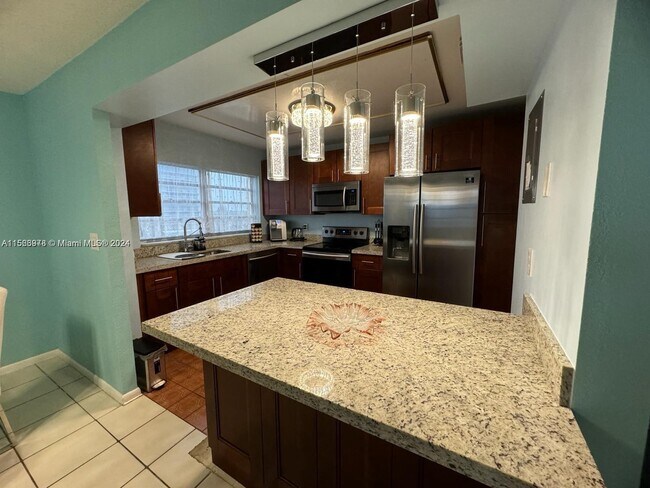 Building Photo - 1817 S Ocean Dr
