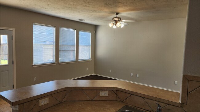 Building Photo - 11428 Hackmatack Way