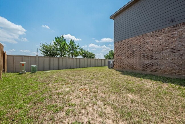 Building Photo - 305 Elm Patch Dr