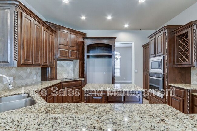 Building Photo - 3341 Heritage Green Cir