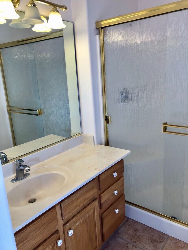 Building Photo - Great Home 3 Bedroom Home in Beautiful Nei...