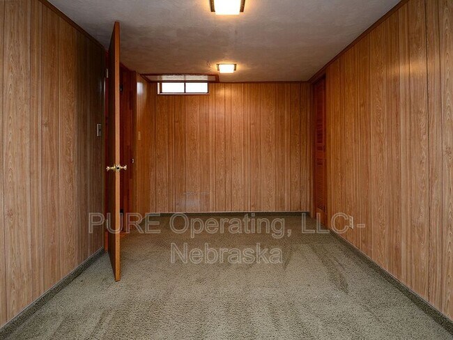 Building Photo - 3333 S 82nd St