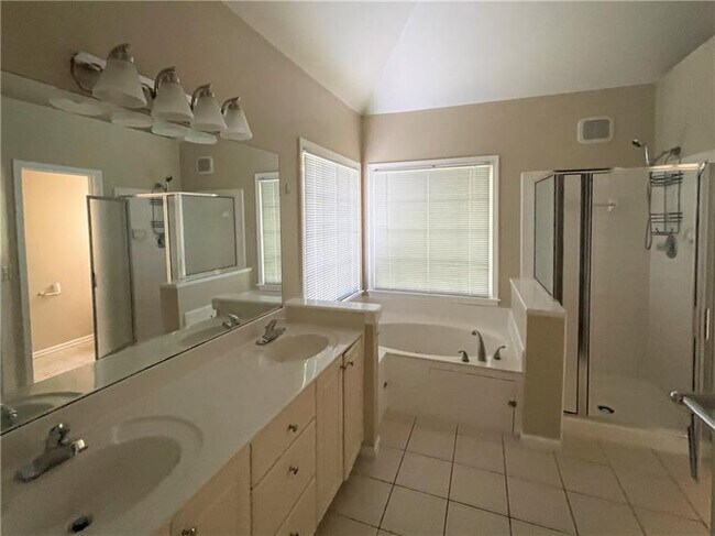 Building Photo - 10730 Pinewalk Forest Cir
