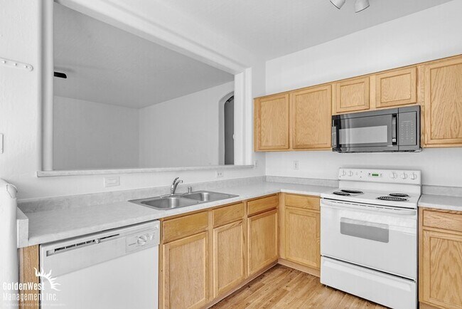 Building Photo - Updated 3Bdm 2Ba Home in Surprise!