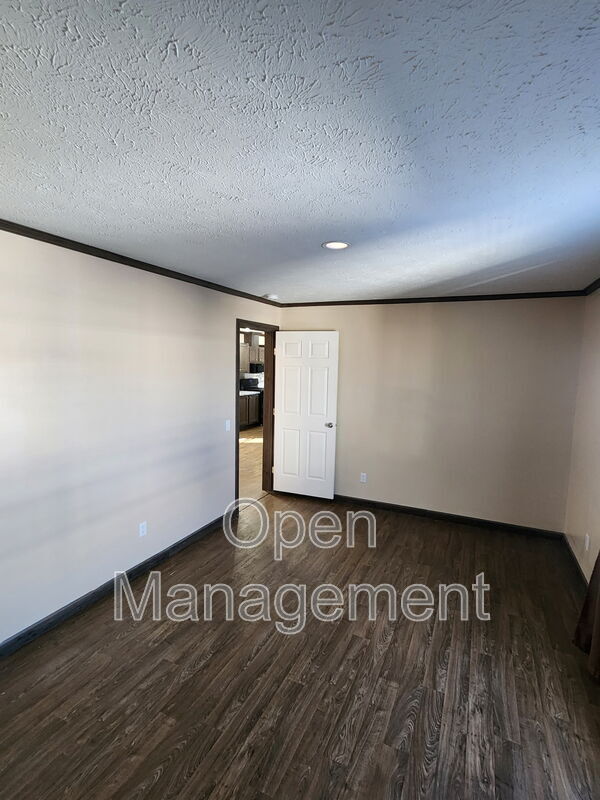 Building Photo - 511 E 1st St