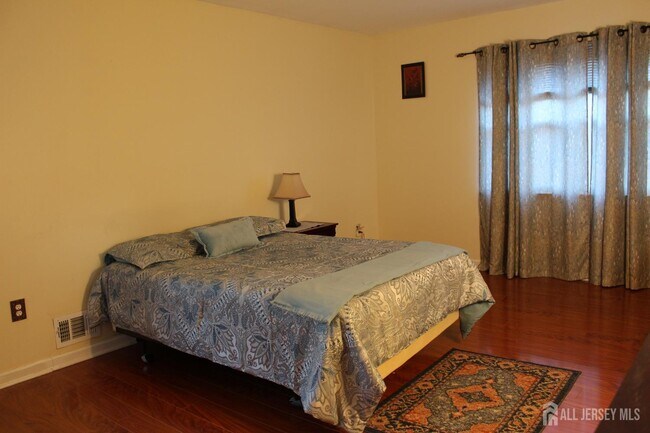 Building Photo - 707 Merrywood Dr