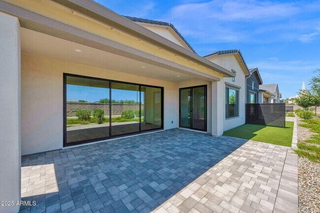 Building Photo - 2648 E Longhorn Ct