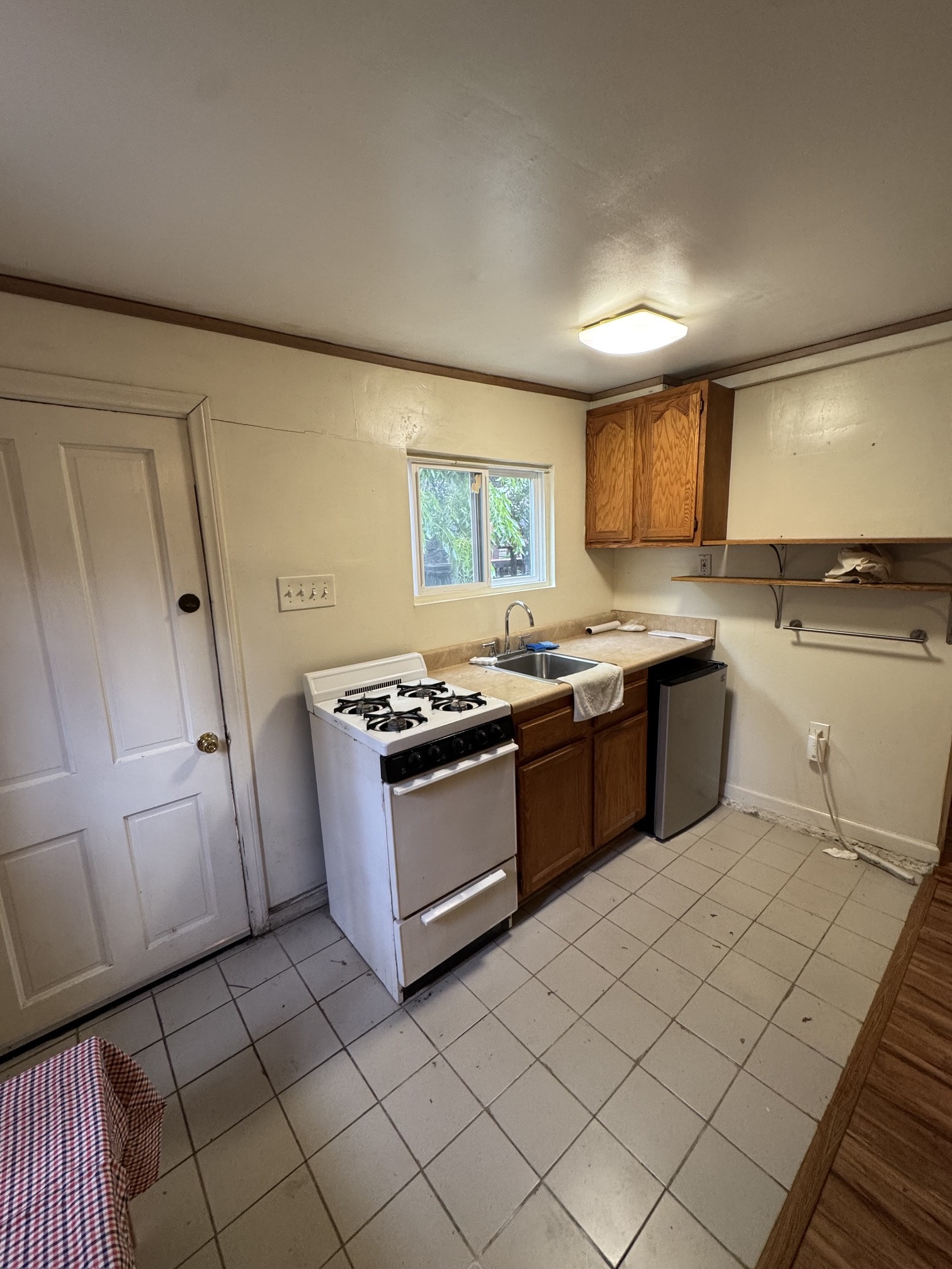 Building Photo - 602 W Dryden St
