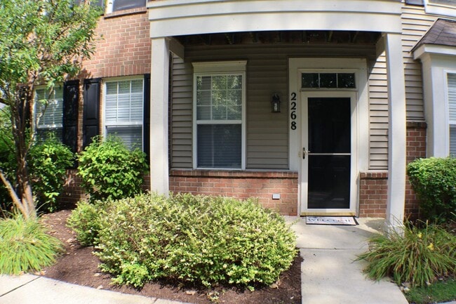 Building Photo - 2268 Arcadia Dr