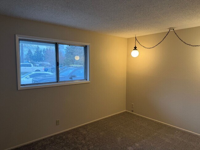 Building Photo - COMING SOON! 3 bedroom, 1.5 bath house in Eugene!