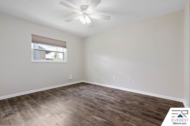 Building Photo - 19 Westford Ln